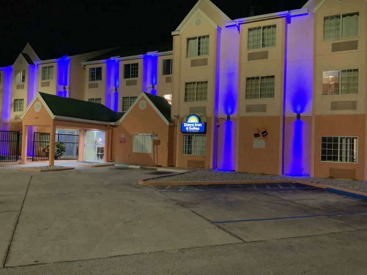 Days Inn & Suites By Wyndham Tampa/Raymond James Stadium Exteriör bild